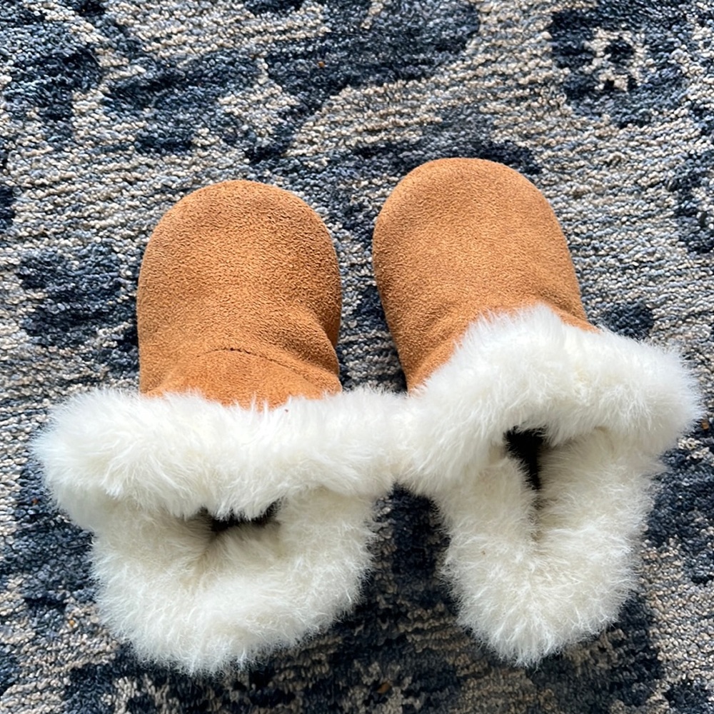 Baby gap Ugg boots 3-6 months